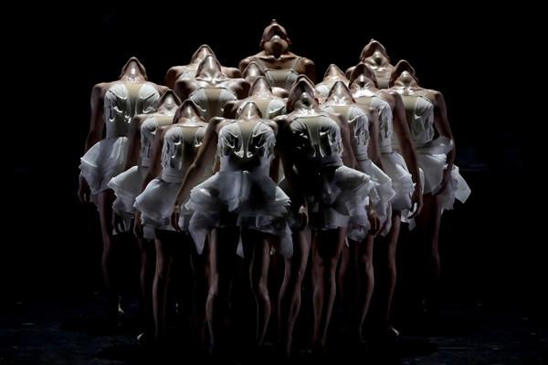 BalletPreljocajSwanLake1