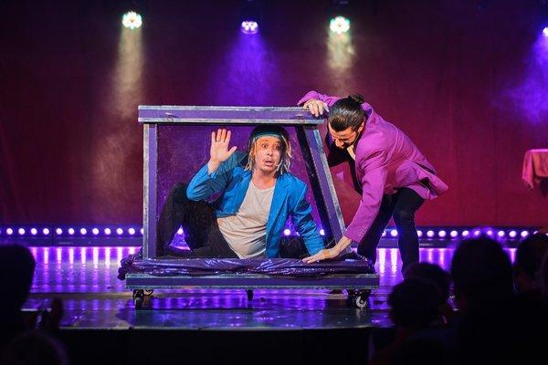 Showmen TheGreatestMagicShow1