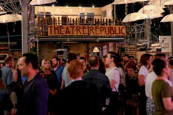 Crowd and SignBrisFest2018