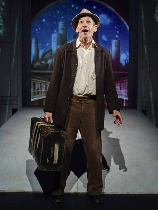 TheArrival RebeccaMansell2