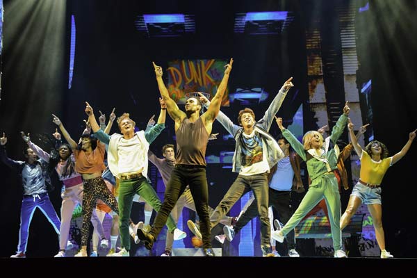 SatNightFeverHeidiVictoria1