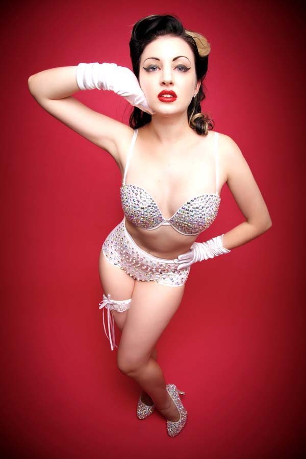 Beer lesque Lila Luxx