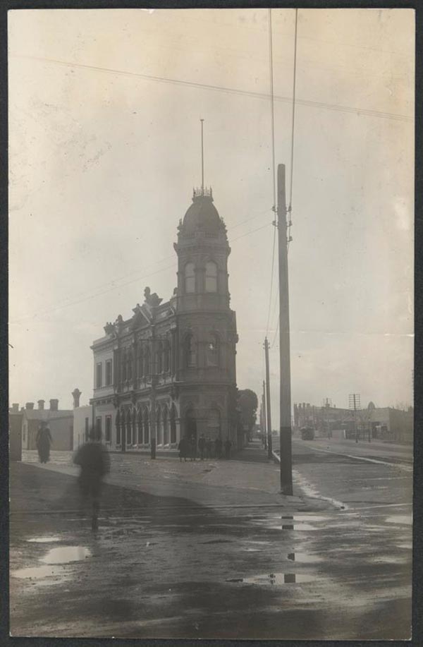 Pinnacle Hotel old