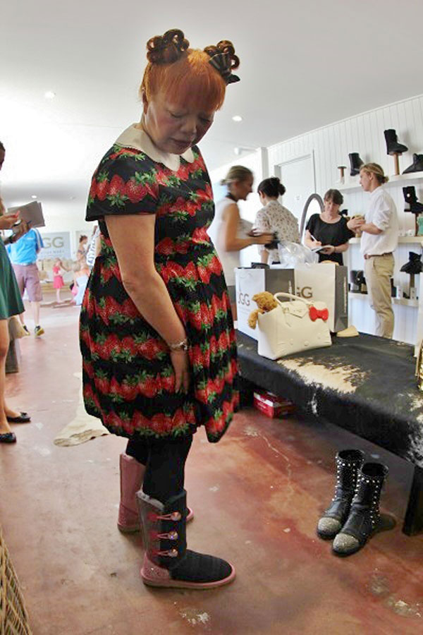 Hello-Kitty-x-UGG-030---YUK