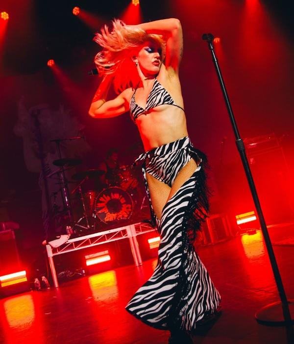 Amyl and the Sniffers.4