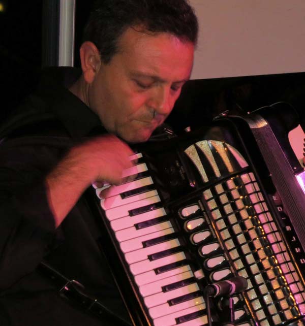 Hank Marvin live2.15.11