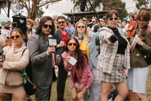 Crowd Leo Sayer credit Leah Hulst