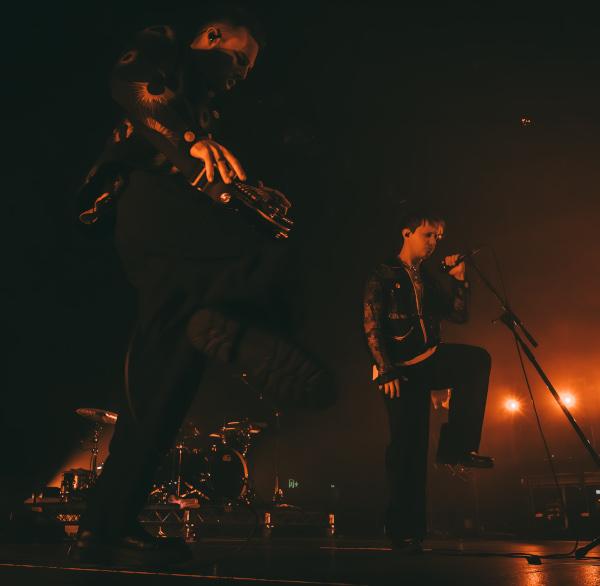 Nothing But Thieves.4