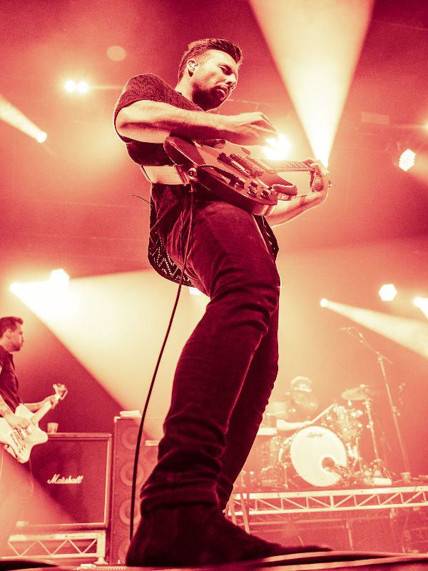 Nothing But Thieves.3